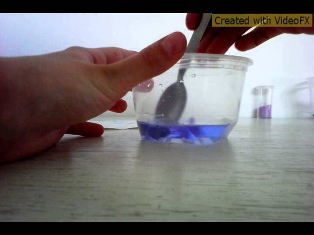 como teñir el agua de color
