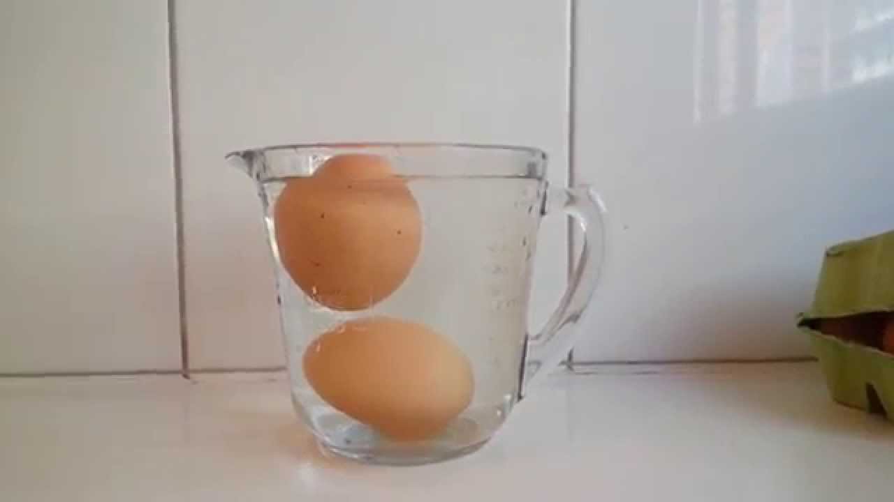 prueba del huevo en agua