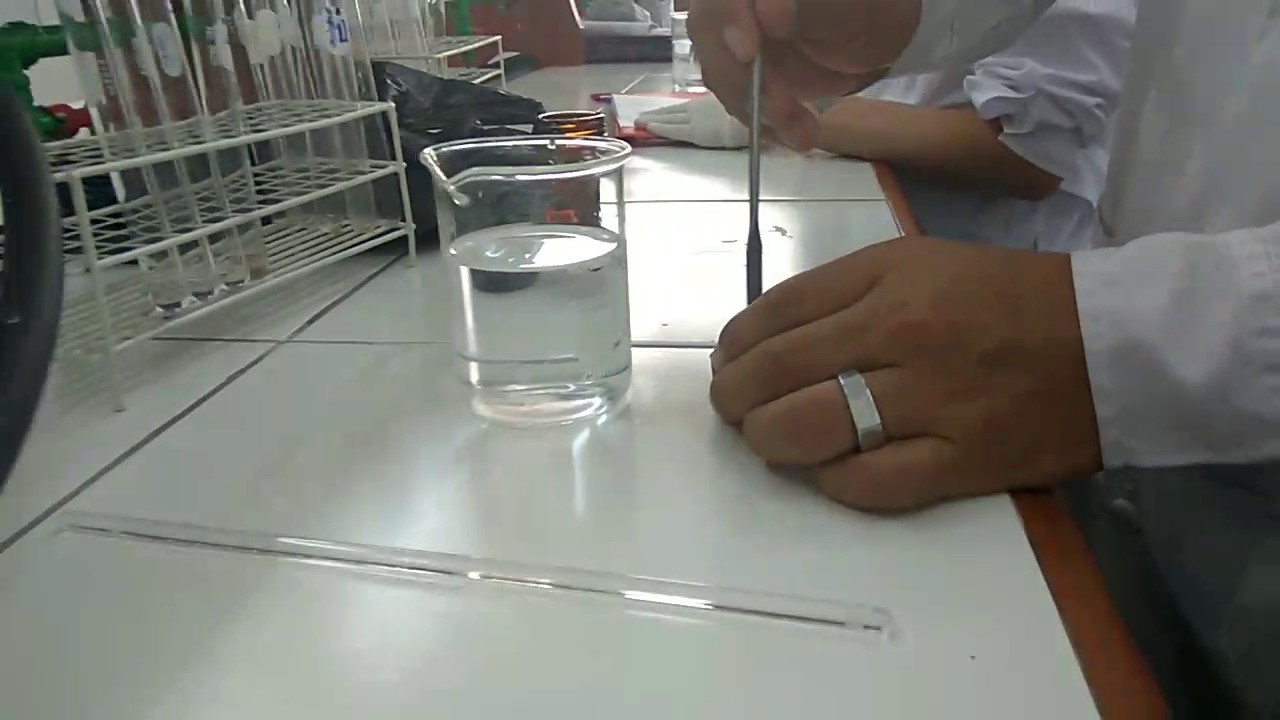 como reacciona el potasio con el agua