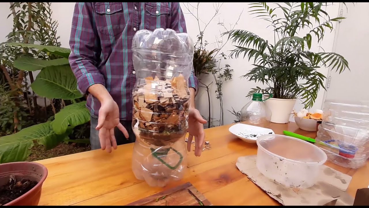 compostera casera con bidones de agua
