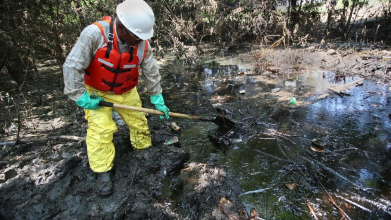 el petroleo se mezcla con el agua