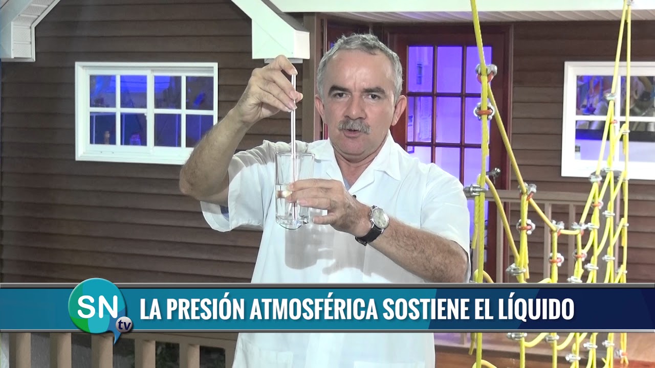 porque sube el agua dentro del vaso