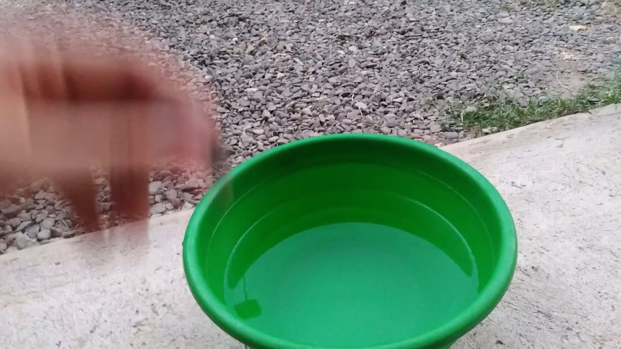 que pasa al tirar una piedra al agua