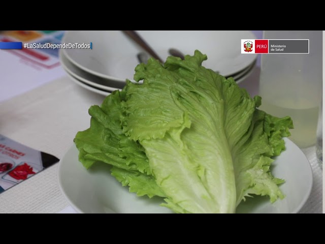 agua con sal para desinfectar verduras