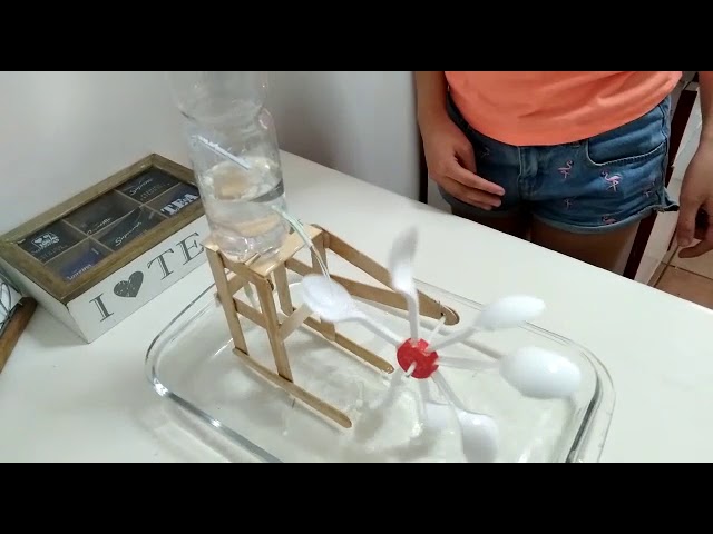 molino de agua con material reciclable